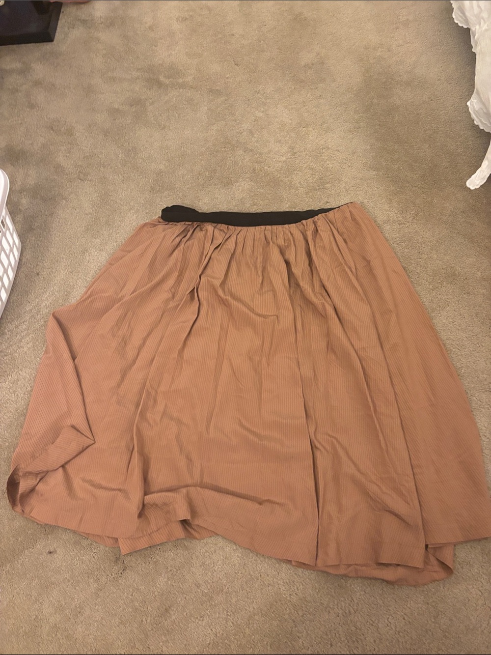 Women's Tan Pleated Midi Skirt with Black Waistbandyr, size 22